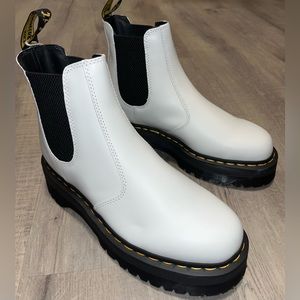 Dr Martens leather Chelsea boots